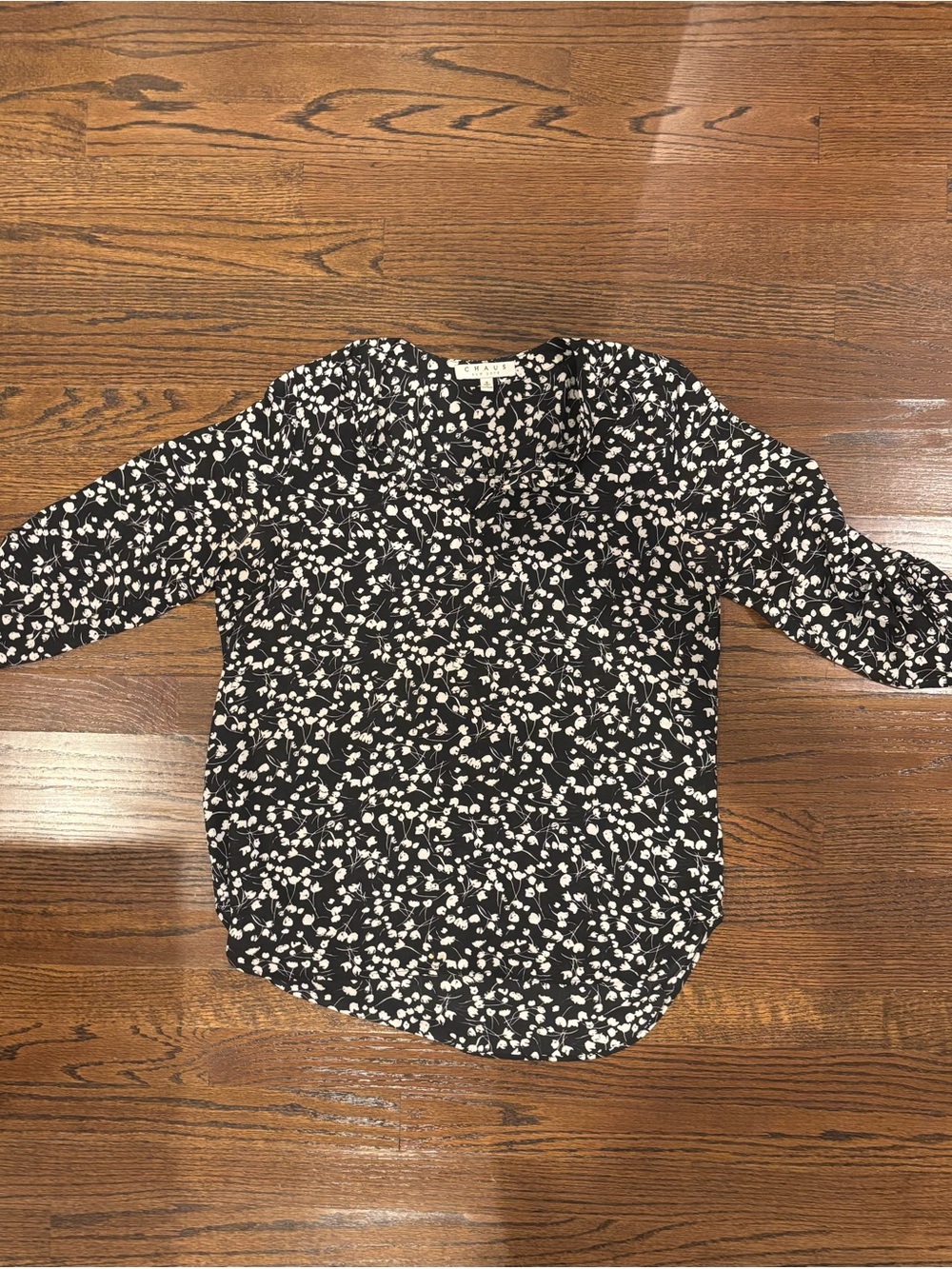 Chaus Black and White Floral Long Sleeve V-Neck Top
